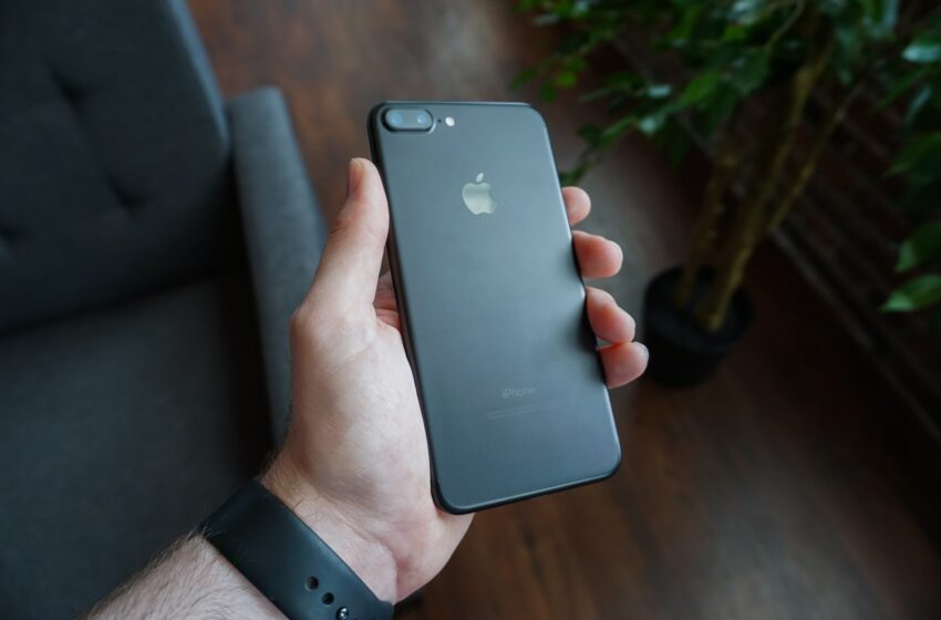  Iphone Xs Max Photos And Premium High Res Footage